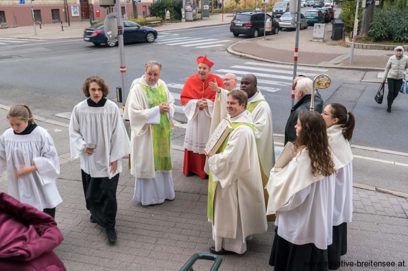 Begrüßung von Kardinal Dr. Christoph Schönborn (Foto: Amcha)