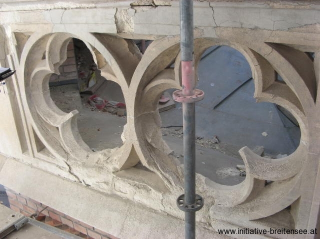 Doe Balkone an der Ostseite müssen neu hergestellt werden. (Foto: Baier)