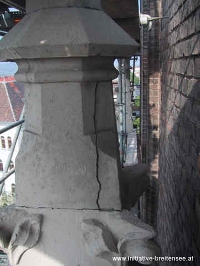 Schäden an den Steinteilen (Foto: Baier)